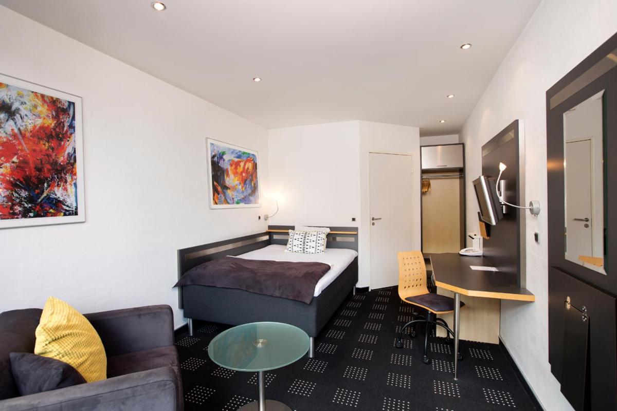 Hotel Hedegaarden Vejle Exteriör bild