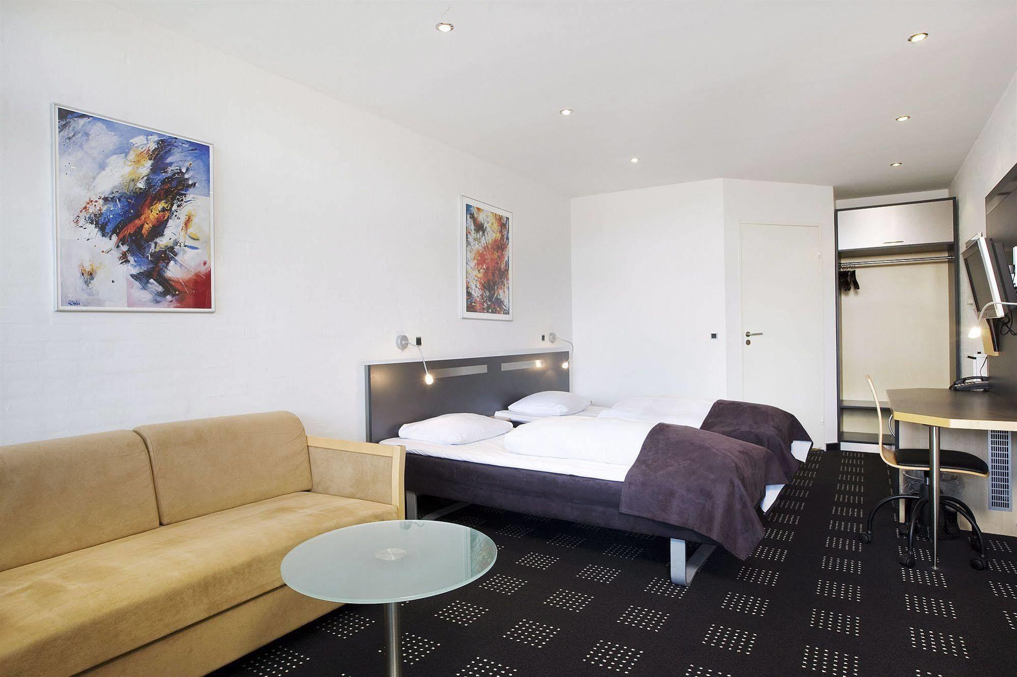 Hotel Hedegaarden Vejle Exteriör bild